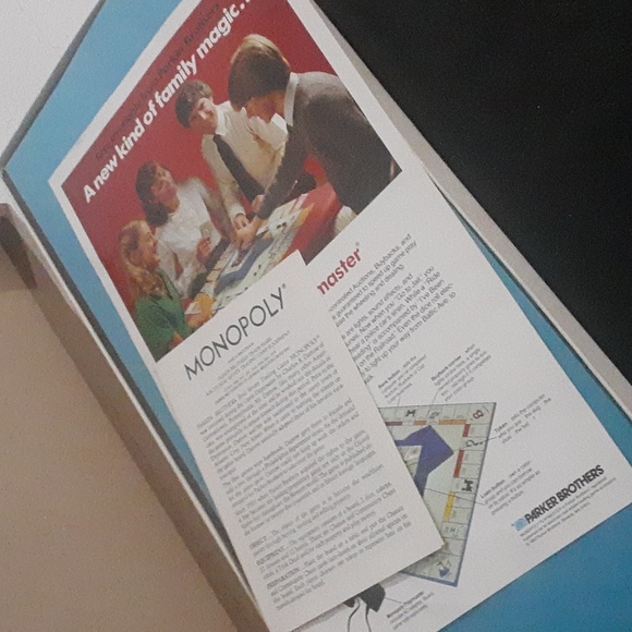 1974 Monopoly game. Partially sealed. Overall good condition - Picture 2 of 9